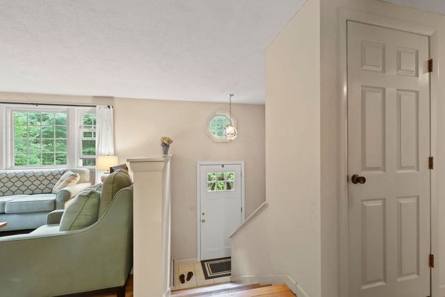 566 County Rd, Bourne, MA 02559