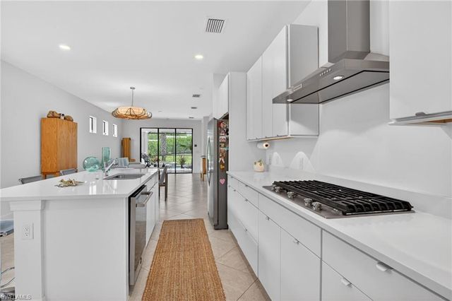 2174 Yellowfin CIR, Naples, FL 34114