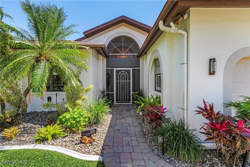 118 SW 51st TER, Cape Coral, FL 33914