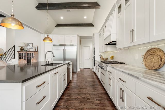 3025 S Boston Court, Tulsa, OK 74114