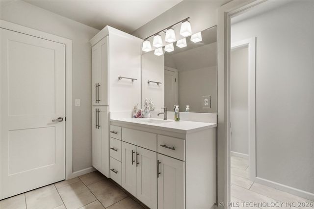 3025 S Boston Court, Tulsa, OK 74114