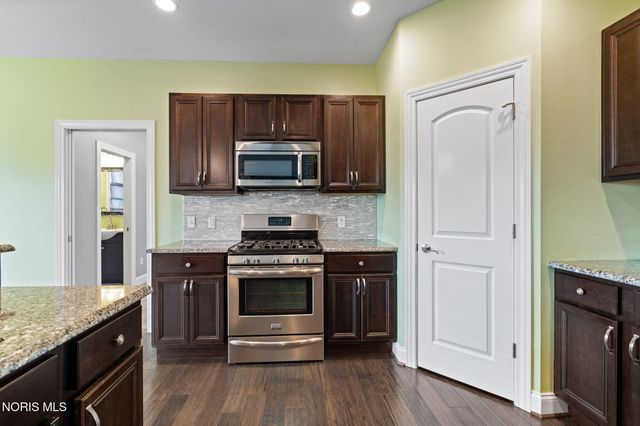 5584 Red Hawk Lane, Sylvania, OH 43560