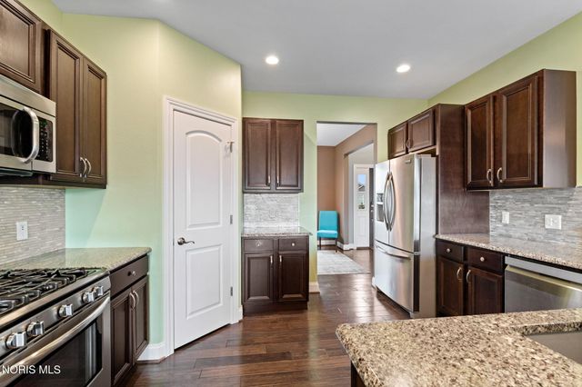5584 Red Hawk Lane, Sylvania, OH 43560
