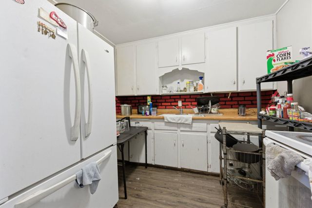 1050 N Pinecrest, Wichita, KS 67208