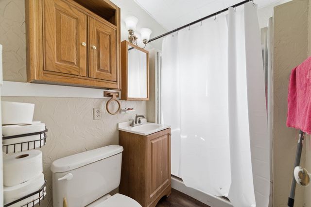 1050 N Pinecrest, Wichita, KS 67208