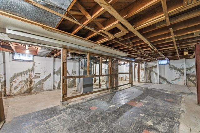 1050 N Pinecrest, Wichita, KS 67208