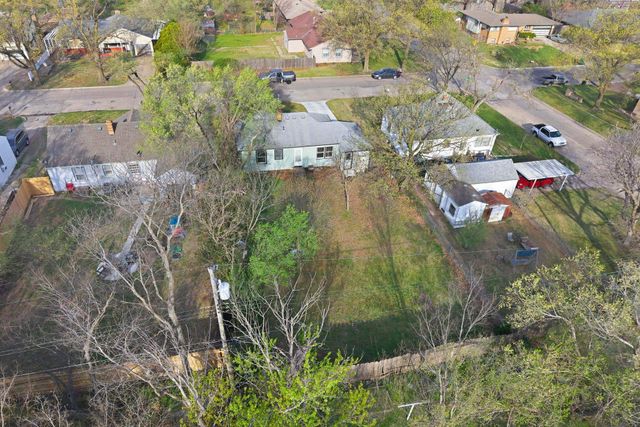 1050 N Pinecrest, Wichita, KS 67208