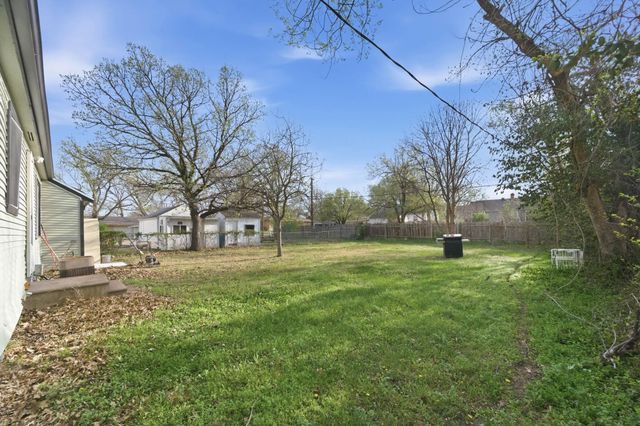 1050 N Pinecrest, Wichita, KS 67208