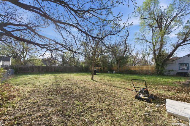 1050 N Pinecrest, Wichita, KS 67208