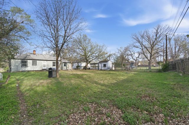 1050 N Pinecrest, Wichita, KS 67208
