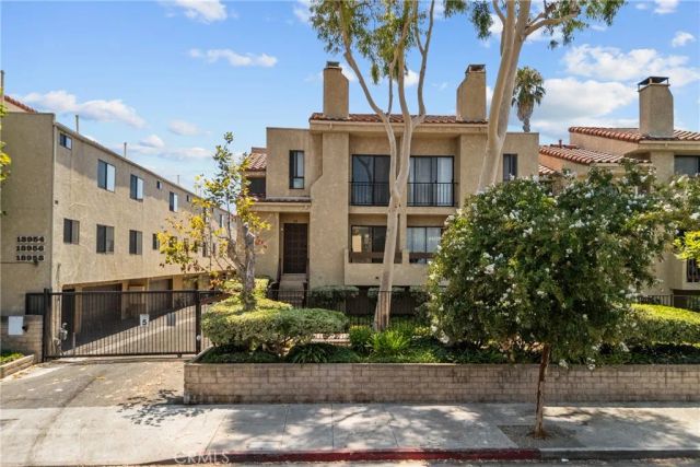 18958 Sherman Way 17, Reseda, CA 91335