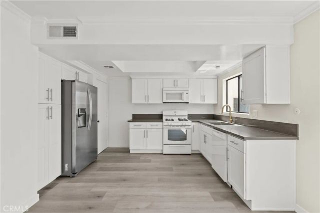 18958 Sherman Way 17, Reseda, CA 91335