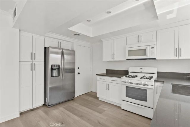 18958 Sherman Way 17, Reseda, CA 91335