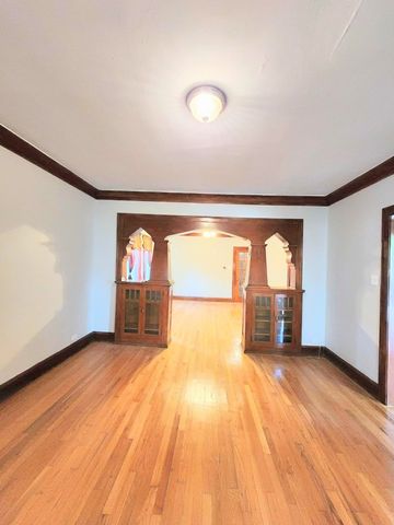 8448 S Essex Avenue, Chicago, IL 60617