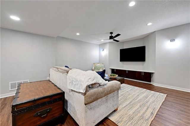 10404 W 150th Terrace, Overland Park, KS 66221