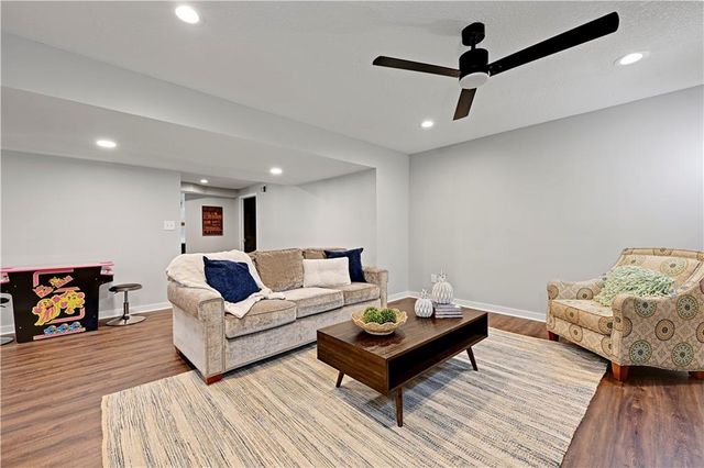 10404 W 150th Terrace, Overland Park, KS 66221
