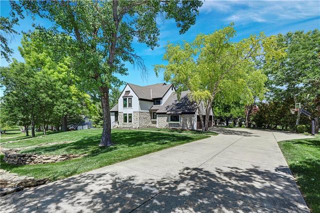 10404 W 150th Terrace, Overland Park, KS 66221