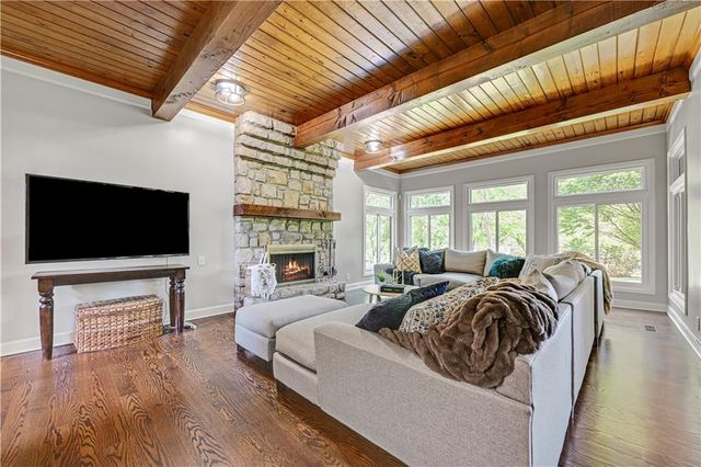 10404 W 150th Terrace, Overland Park, KS 66221