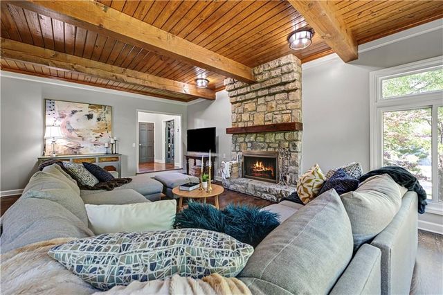 10404 W 150th Terrace, Overland Park, KS 66221