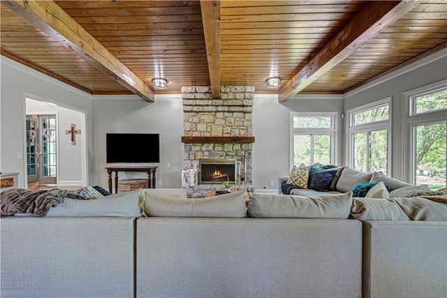 10404 W 150th Terrace, Overland Park, KS 66221
