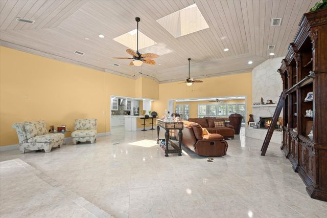 2141 NE 29th Street, Lighthouse Point, FL 33064