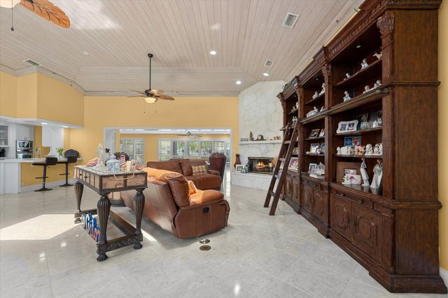 2141 NE 29th Street, Lighthouse Point, FL 33064
