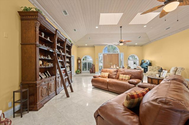 2141 NE 29th Street, Lighthouse Point, FL 33064