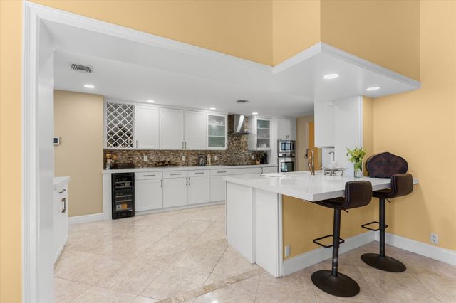 2141 NE 29th Street, Lighthouse Point, FL 33064