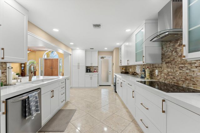 2141 NE 29th Street, Lighthouse Point, FL 33064