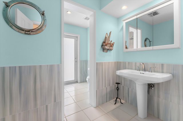 2141 NE 29th Street, Lighthouse Point, FL 33064