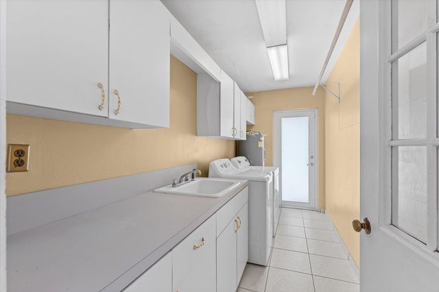 2141 NE 29th Street, Lighthouse Point, FL 33064