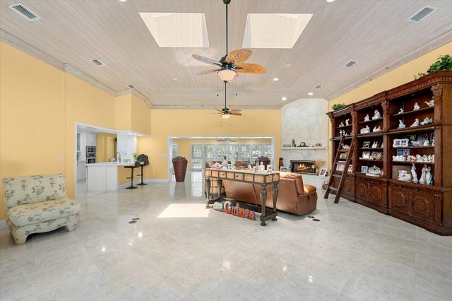 2141 NE 29th Street, Lighthouse Point, FL 33064
