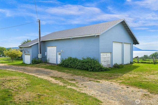 2233 W Shore Drive, Lummi Island, WA 98262