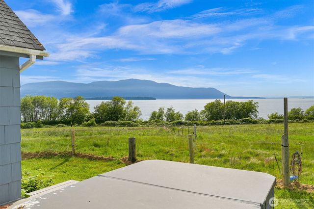 2233 W Shore Drive, Lummi Island, WA 98262