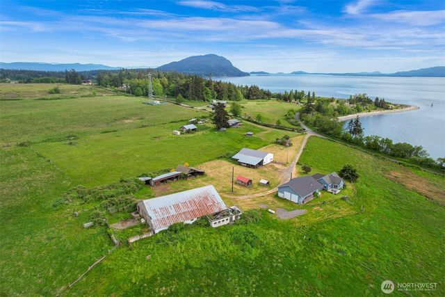 2233 W Shore Drive, Lummi Island, WA 98262