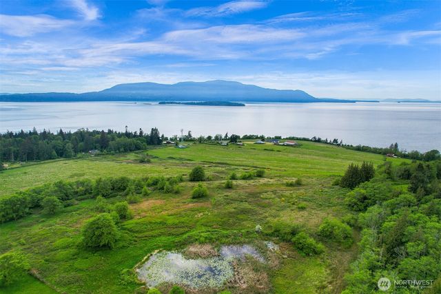 2233 W Shore Drive, Lummi Island, WA 98262