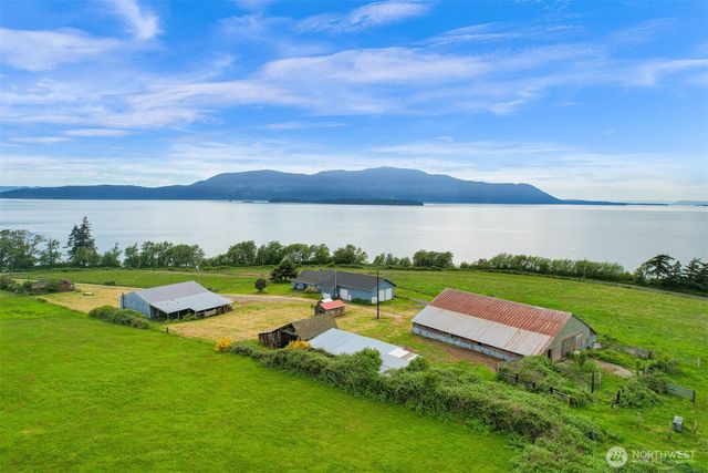2233 W Shore Drive, Lummi Island, WA 98262