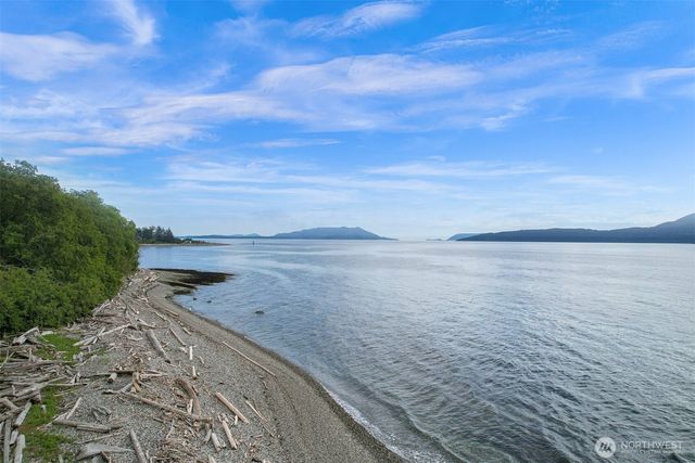 2233 W Shore Drive, Lummi Island, WA 98262