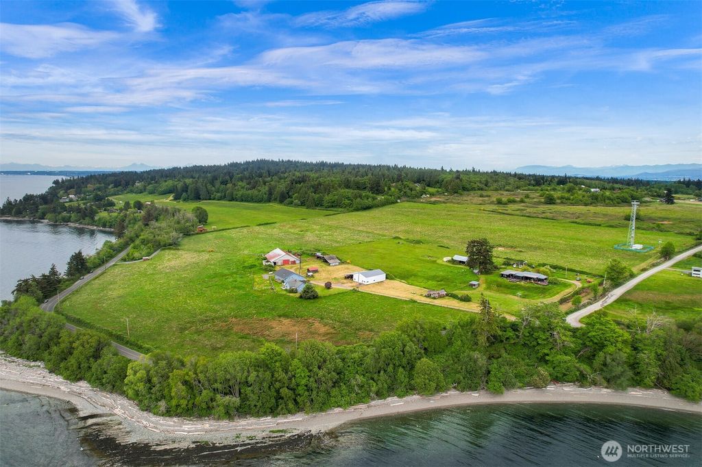 2233 W Shore Drive, Lummi Island, WA 98262