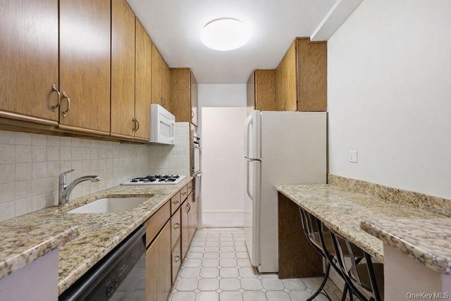 85-10 151st Avenue 1C, Howard Beach, NY 11414