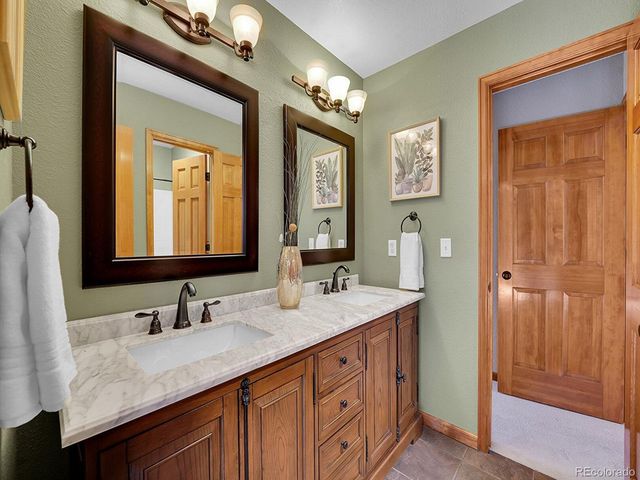 930 W Dry Creek Rd, Littleton, CO 80120