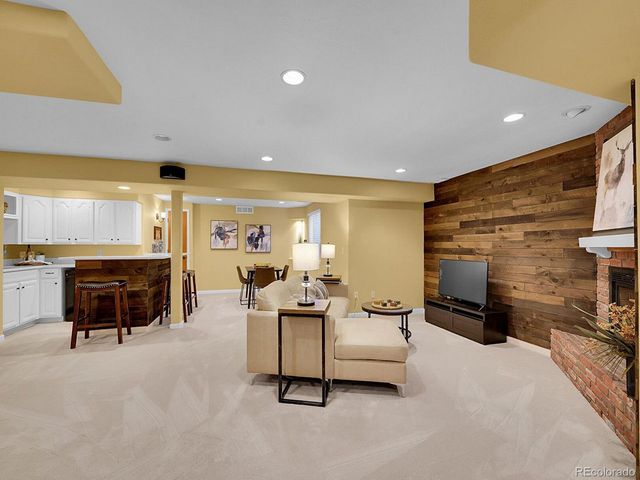 930 W Dry Creek Rd, Littleton, CO 80120