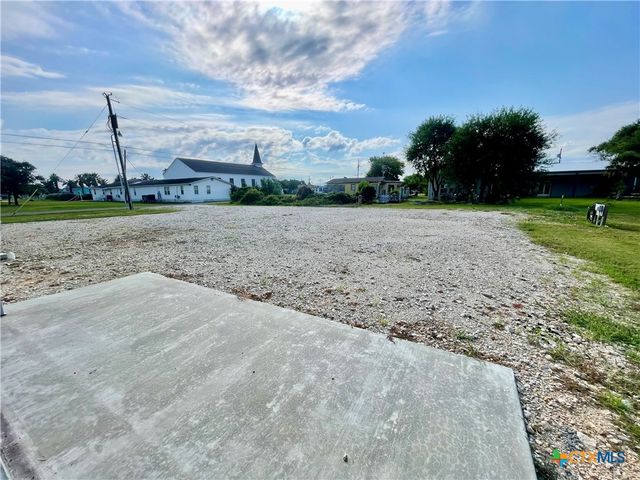 211 N 5th Street, Port O'connor, TX 77982