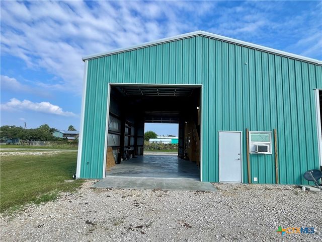 211 N 5th Street, Port O'connor, TX 77982