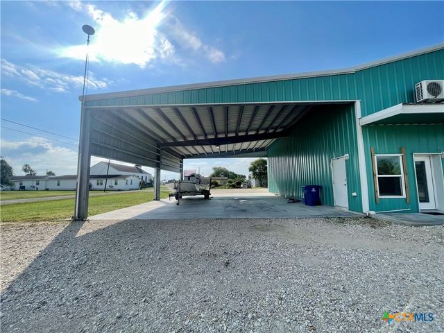 211 N 5th Street, Port O'connor, TX 77982