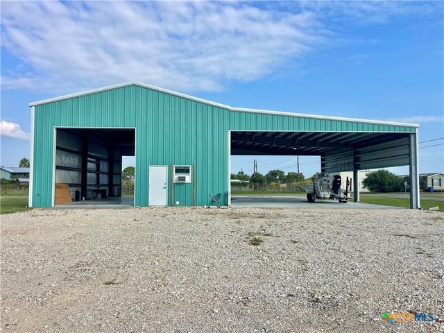 211 N 5th Street, Port O'connor, TX 77982