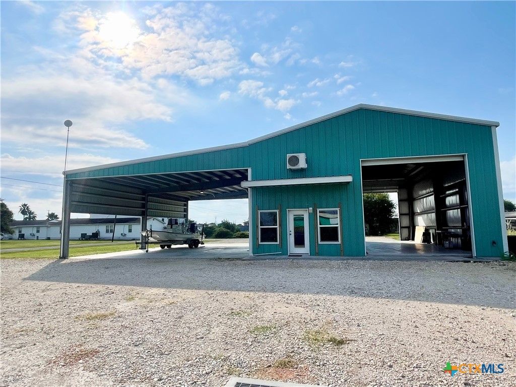 211 N 5th Street, Port O'connor, TX 77982