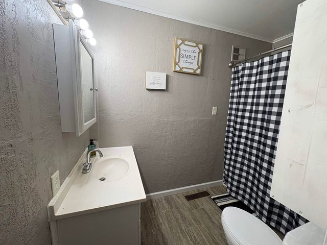 1402 Basil St, Corning, AR 72422