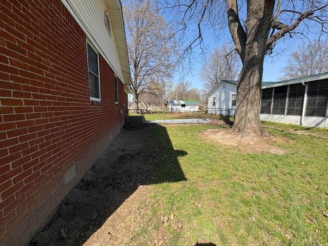 1402 Basil St, Corning, AR 72422