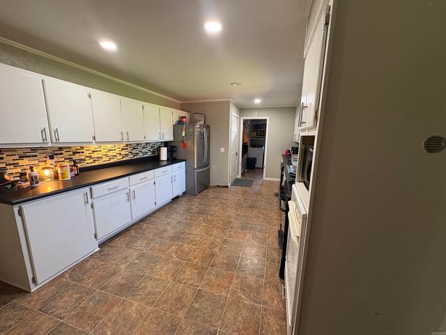 1402 Basil St, Corning, AR 72422